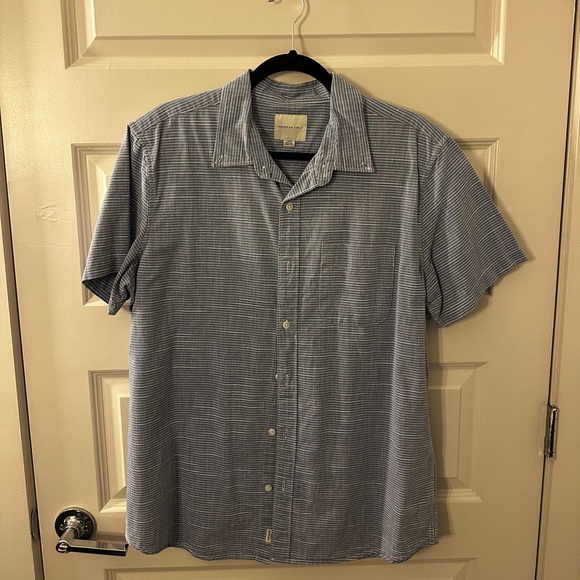 American Eagle Light Blue Striped Short Sleeve Button Down Shirt - Picture 1 of 3